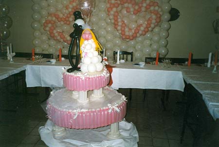balloon wedding cake